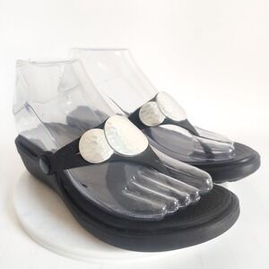 Crocs Sandals Size 5 Thong Flip Flops Sanrah Hammered‎ Circle Wedge Black Silver